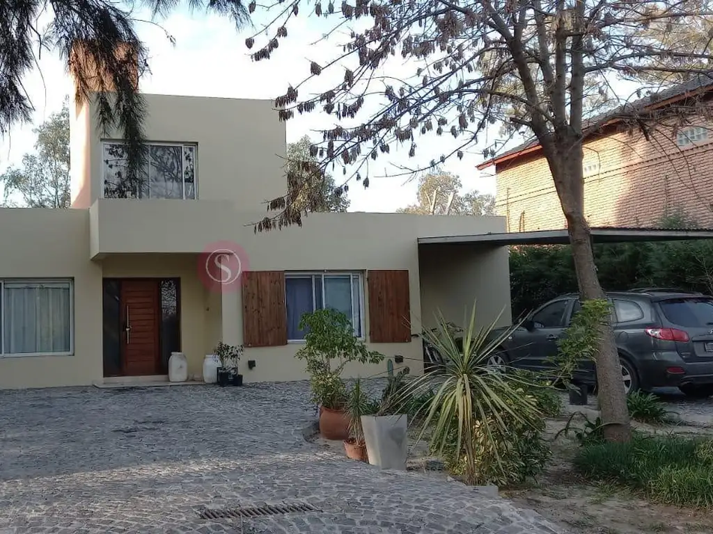 Casa en Venta y Alquiler en Barrio Los Pilares, Pilar