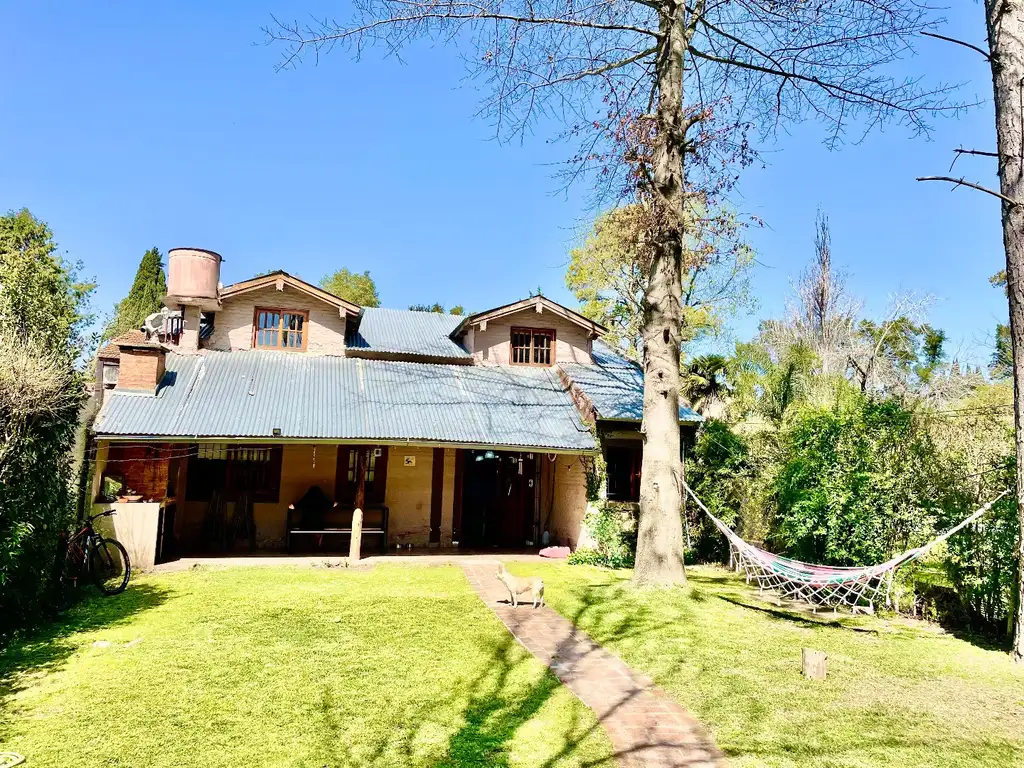 Casa muy bien ubicada en Parque Alvear 1, ideal primera vivienda.