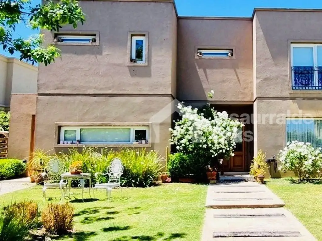 SE ALQUILA CASA EN SANTA TERESA AMUEBLADA, 3 DORM, PISCINA