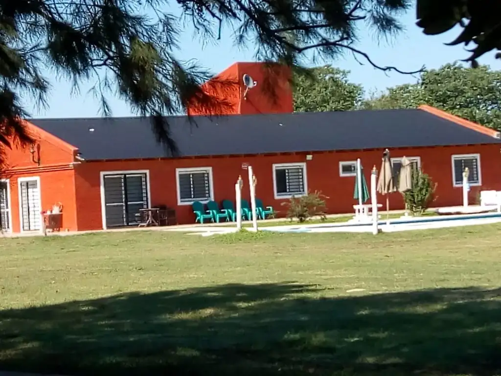 QUINTA DE 6 HAS CON DOS CHALET, SALON DE FIESTAS, GALPON Y PILETA DE NATACION