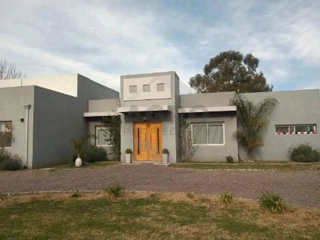 Casa Venta 5 ambientes 5 años, 245m2, 1 cochera, Casa Barrio Privado San Joaquin Sn, San Joaquin