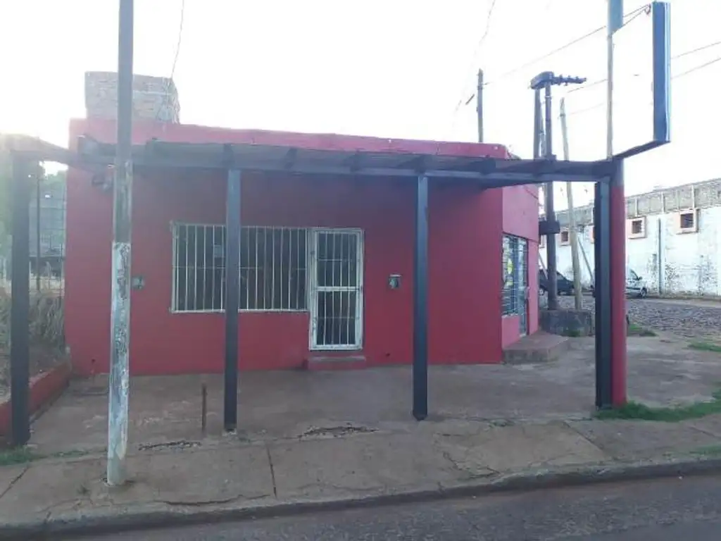 Local comercial en esquina sobre Av. San Martín de 100m2