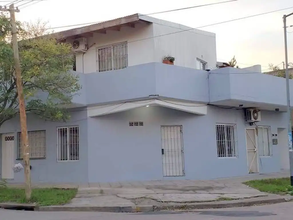 Departamento 3 Ambientes. 2 Dormitorios con balcón. Amplio Patio. OPORTUNIDAD. APTO CREDITO