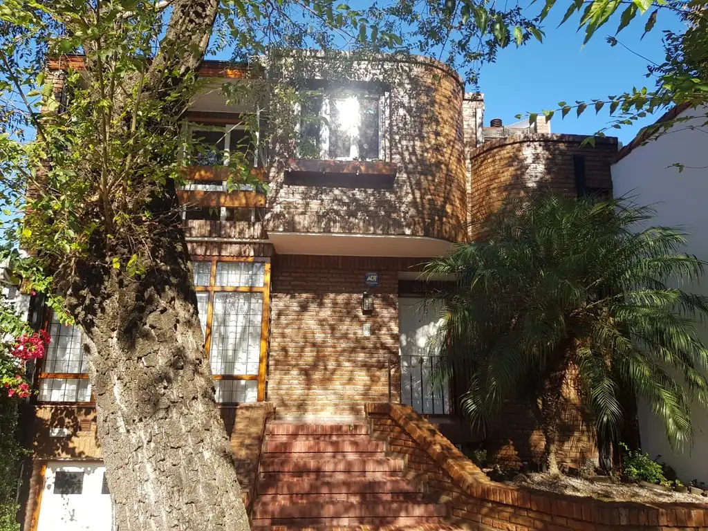 EXCELENTE CHALET EN QUILMES RESIDENCIAL.