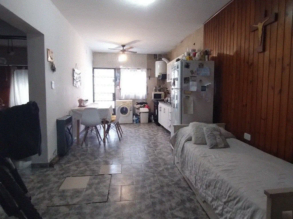 Venta Casa PH al frente, entrada independiente 2 dormitorios, patio, buen estado