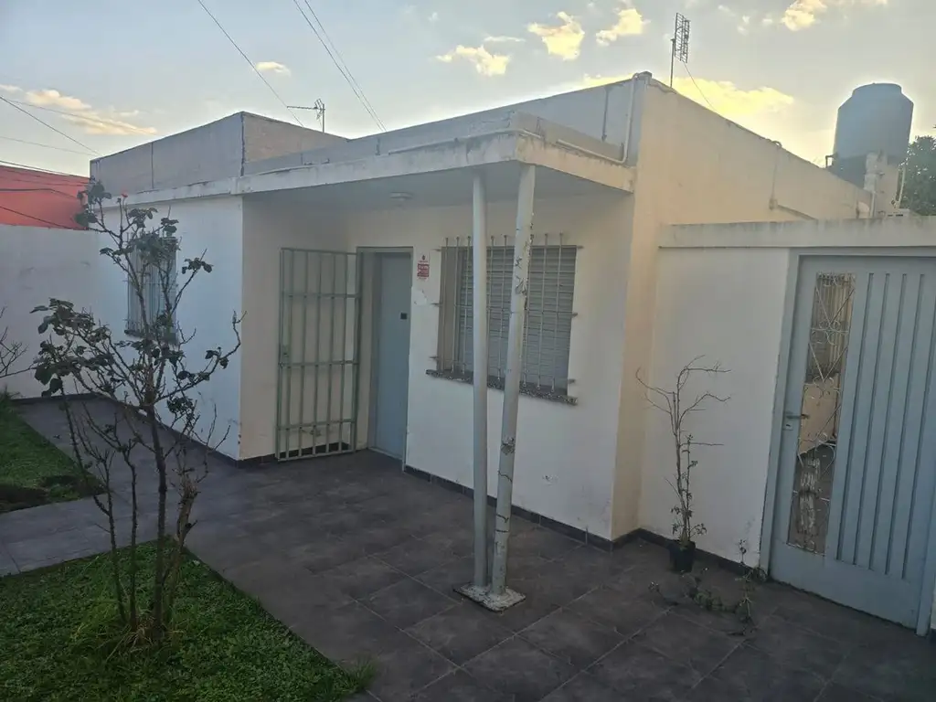 VENTA - CASA 3 AMB - ISIDRO CASANOVA- APTO CREDITO