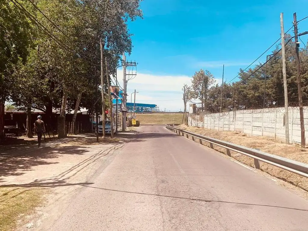 LOTE A METROS DE LA ENTRADA A LOS LAGARTOS C.C. Alquiler