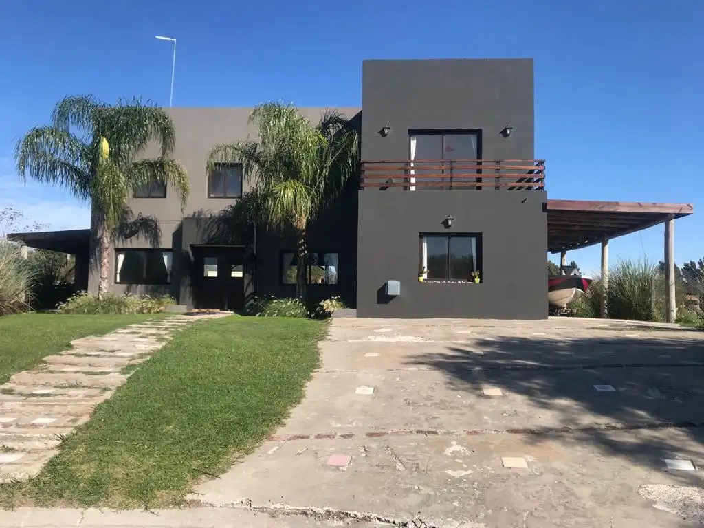 Casa estilo Isleño - El Cazal en venta en Escobar - Se toman prop. ó vehículos