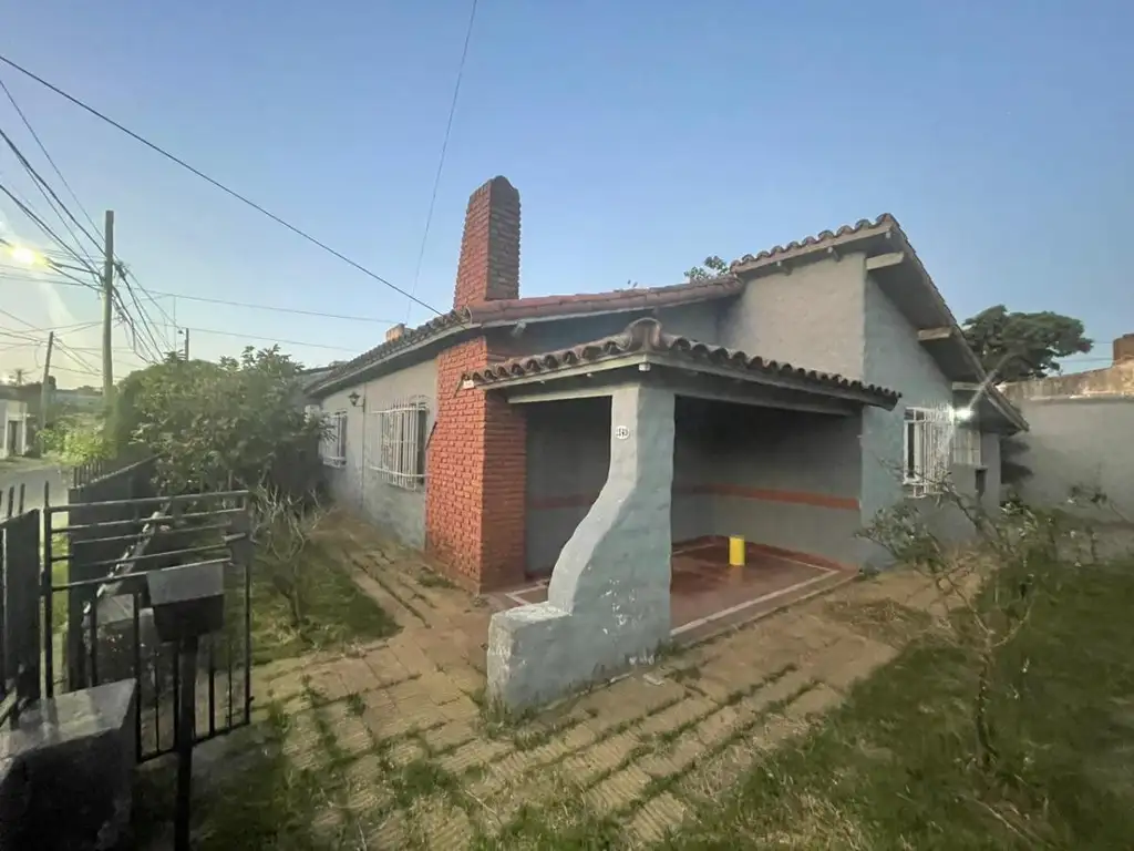 Casa en venta - 3 Dormitorios 1 Baño - Cocheras - 410Mts2 - General Rodríguez