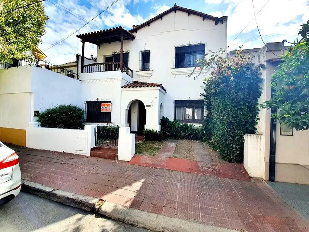 Hermosa casa. Inmejorable ubicación y contexto residencial.