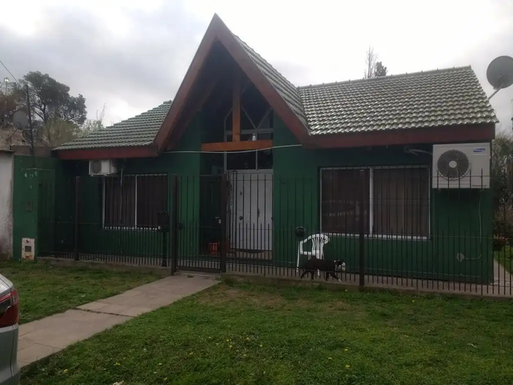 VENTA CHALET EN 2 PLANTAS EN BOSQUES, F.V - U$S 120.000.-