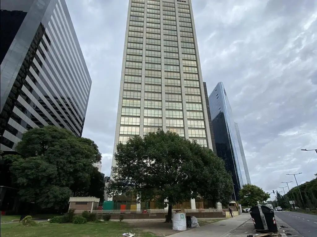 Excelente Oficina en Catalinas, piso alto con hermosas vistas - planta libre con cocheras