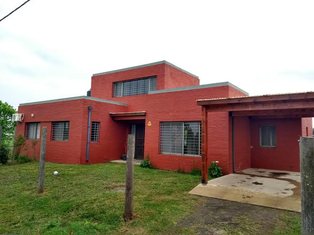 Venta casa 2 dormitorios Roldán