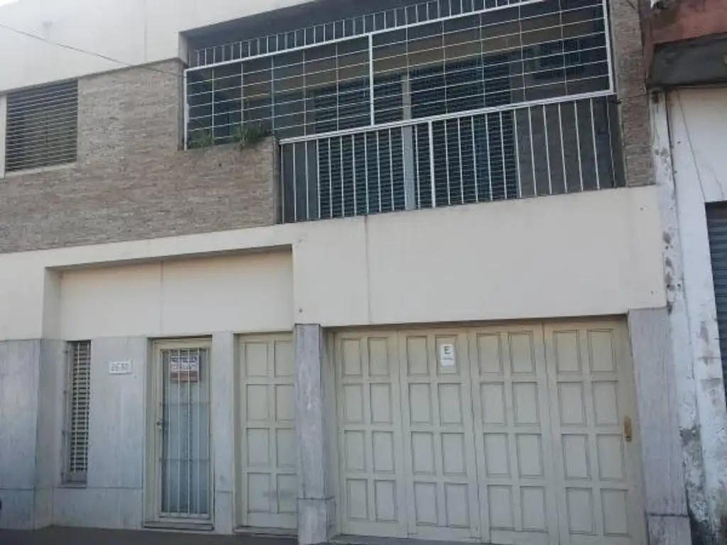 Excelente inmueble en venta. 230 mts2 cub. en 2 ptas. Lote 1