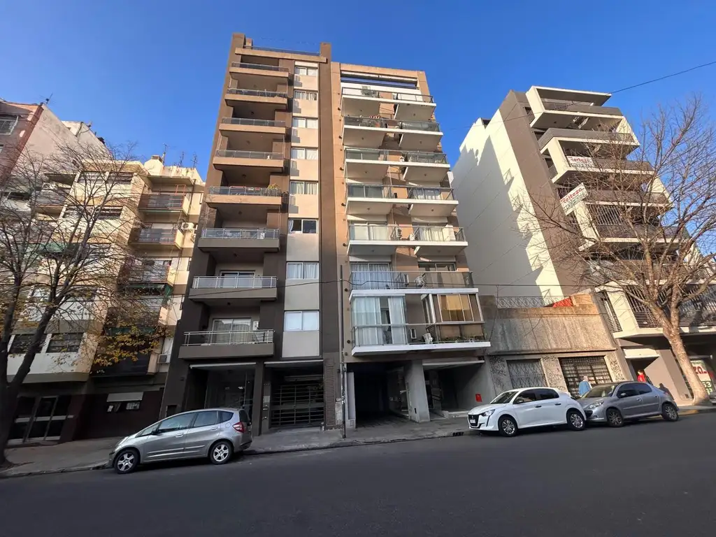 2 amb con balcón y vista abierta. Muy luminoso