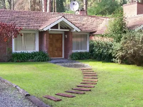 Hermoso chalet en bosque de Carilo