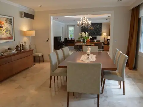 Casa en Venta - 6 dormitorios - USD 1.900.000