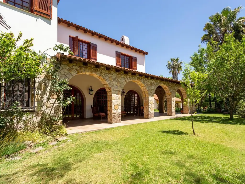 Venta Casa Emblematica- Barrio Cerrado el Casco Moreno/Acepta Permuta