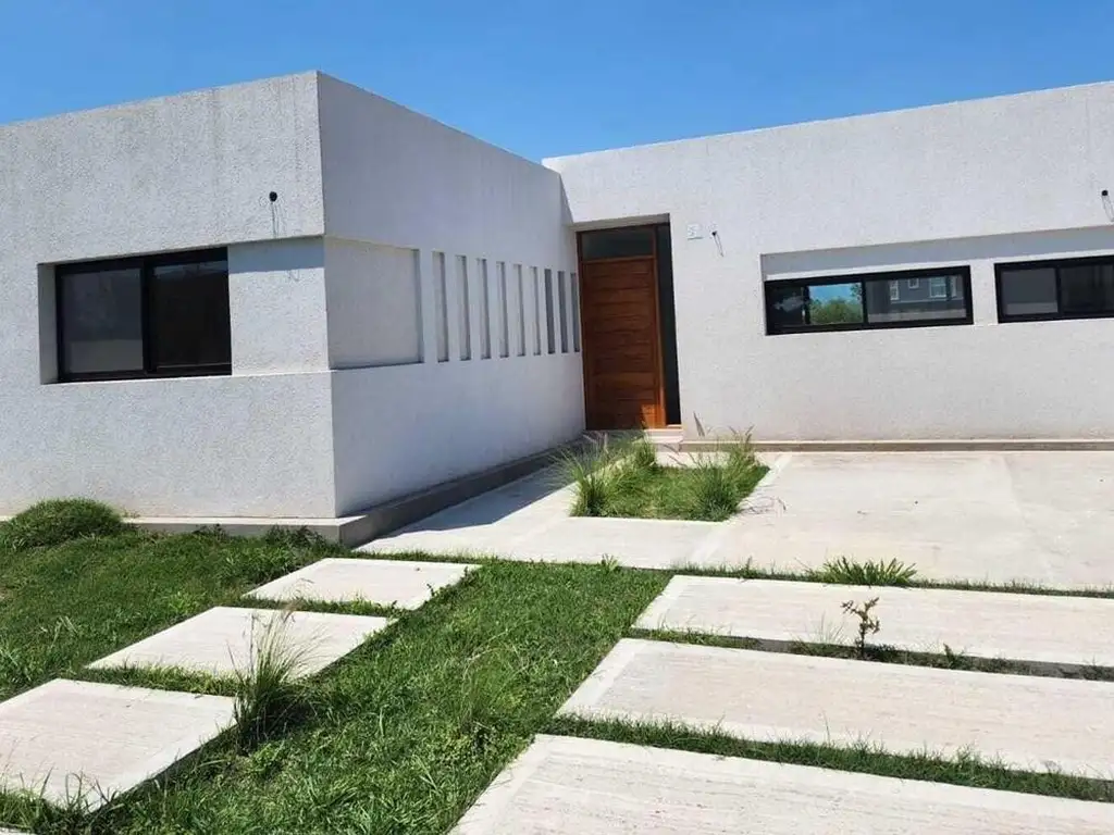 Casa  en Venta en Santa Elena, Pilar del Este, Pilar