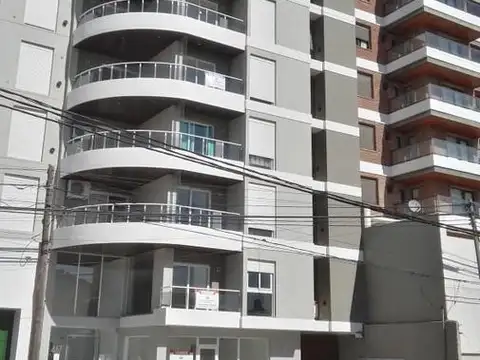 RIO CUARTO VENDO DEPARTAMENTO 1 Dorm c/balcón: exc Ubicación y lindo edificio 