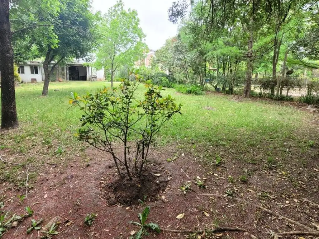 Terreno con mejoras en venta