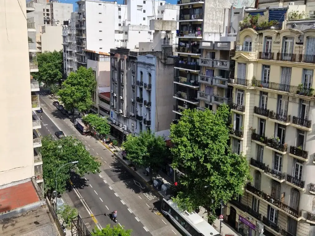 VENTA DEPTO 2 AMBIENTES AL FRENTE CON BALCON CORRIDO