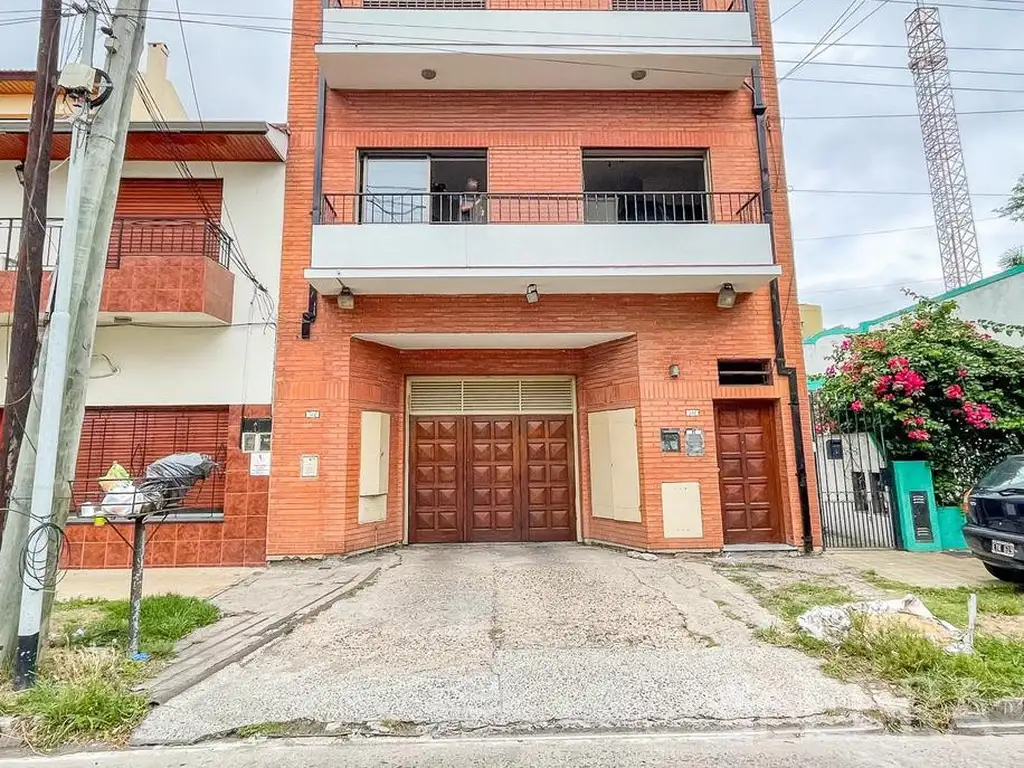 Venta PH 4 ambientes con dos patios en Villa Dominico (30815)