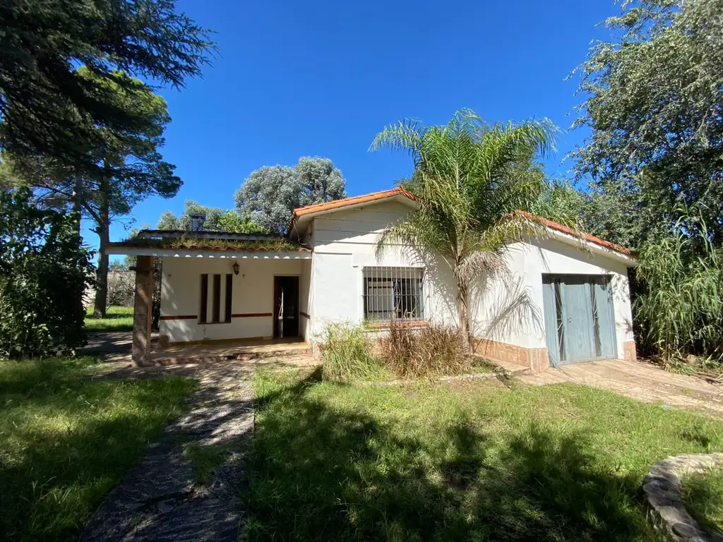 Casa de tres dormitorios en Barrio El Corcovado, EXCELENTE UBICACIÓN (Cód. 1315).-