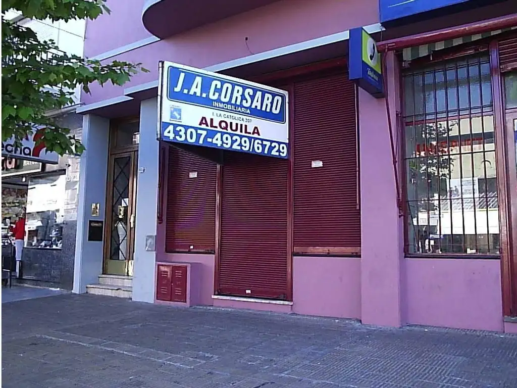 Local comercial sobre Av. Patricios