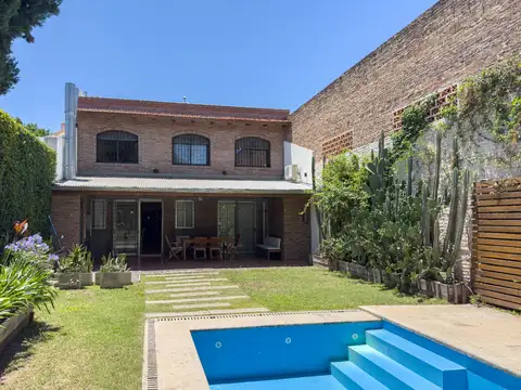 CASA AMOBLADA EN ALQUILER DE 4 DORMITORIOS CON COCHERA, PILETA Y PATIO EN ABASTO