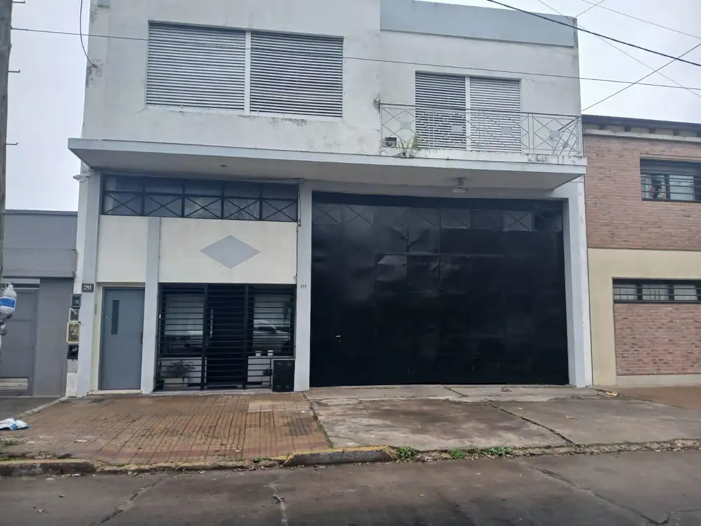 Galpón en  Venta en pleno Tolosa sobre calle 8 y 529-La Plata