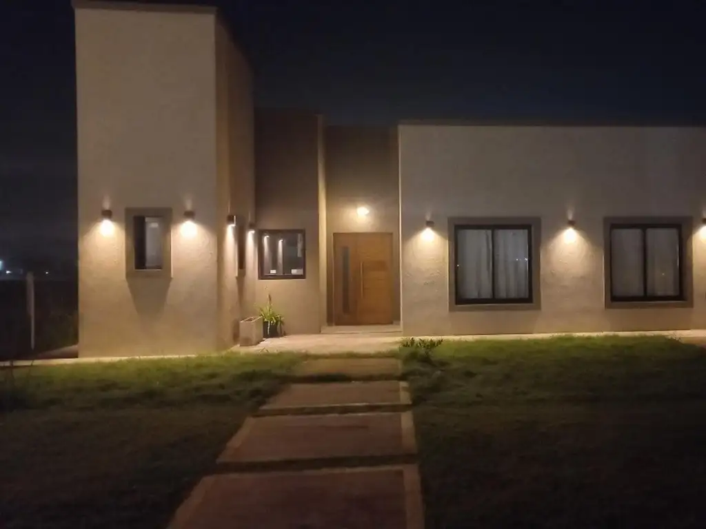 Excelente casa en venta a estrenar barrio San Pablo Pilar