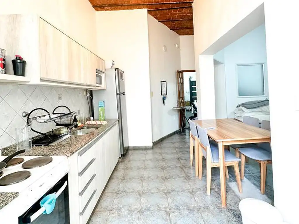 EN VENTA - CASA 2 DORMITORIOS AL FRENTE - COCHERA - REMEDIOS DE ESCALADA