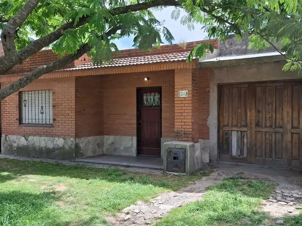 Venta Casa 2 ambientes  a reciclar Miramar