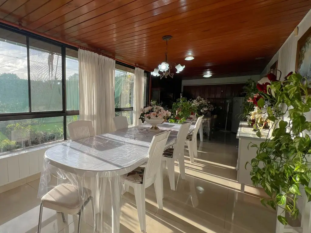 Venta casa 5 ambientes con parque Punta Mogotes