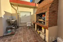 Alquiler de PH 4 ambientes con patio con parrilla en Bernal Oeste