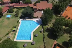 Áreas comunes piscina, club-house, juegos en Los Lagartos Country Club en G.B.A. Zona Norte