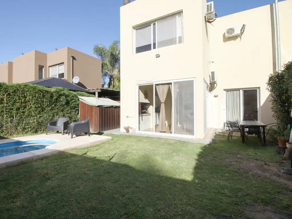 Venta Casa 4amb, Pileta B°California Village