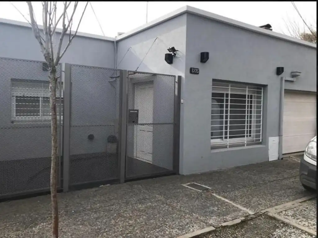 Casa - Venta - Argentina, La Matanza - VALENTIN CARDOZO 3200