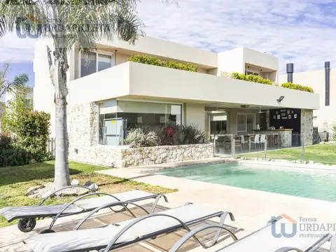 Moderna casa en venta con 4 dormitorios todos orientación Norte -Urdapilleta Propiedades - Foto 0
