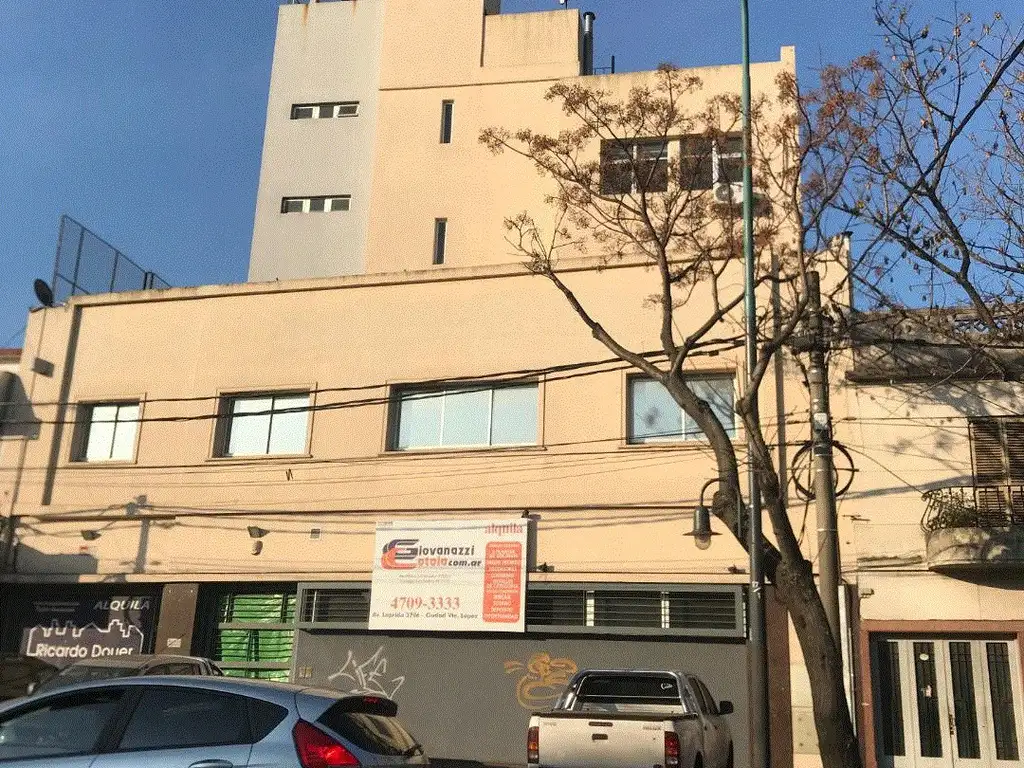 EXCELENTE EDIFICIO DE OFICINAS DE 5 PISOS CON ESTACIONAMIENTO - RECICLADO A NUEVO