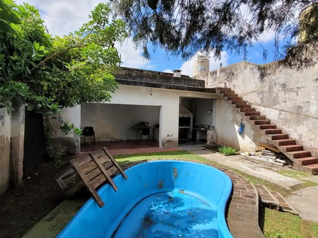 VENTA LOTE CON PILETA Y QUIINCHO. BERNAL ESTE