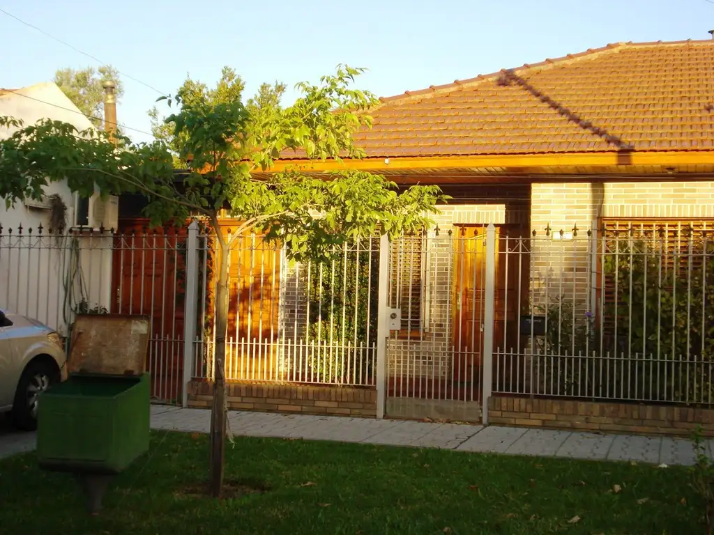 CASA PH CON PARQUE Y GARAGE *J141*