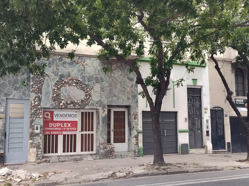 Casa a reciclar al frente sobre calle Cafferata. Apto comercial