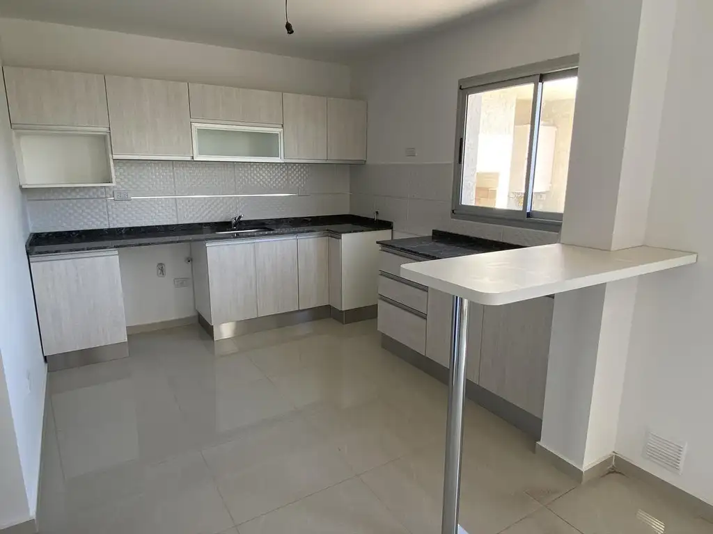 DUPLEX DE CATEGORIA MIRADORES DE MANANTIALES II - ZONA SUR - 3 dorm 3 baños