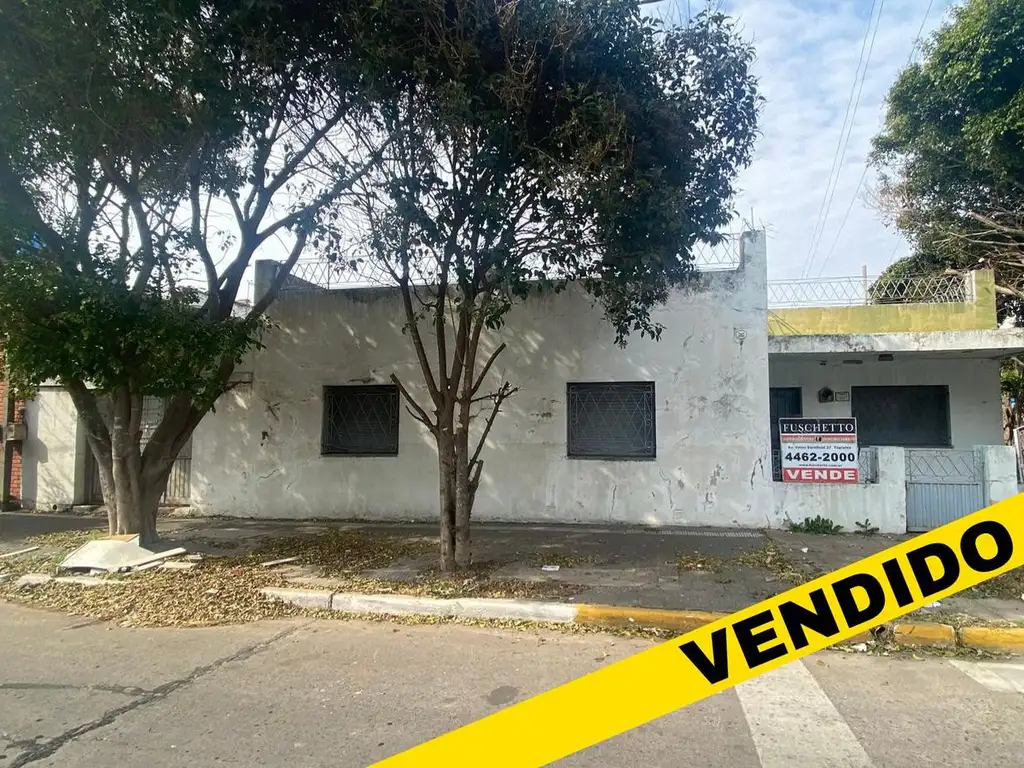 Venta de Casa en esquina de 3 ambientes con cochera en Ciudad Madero