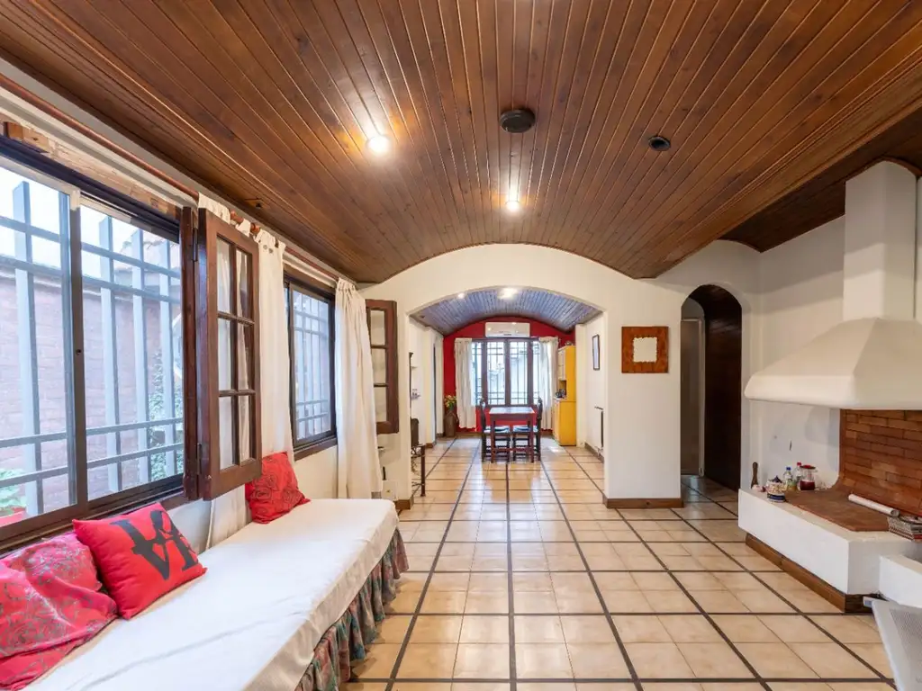 Venta Casa Lote propio, 4 ambientes, 3 baños.