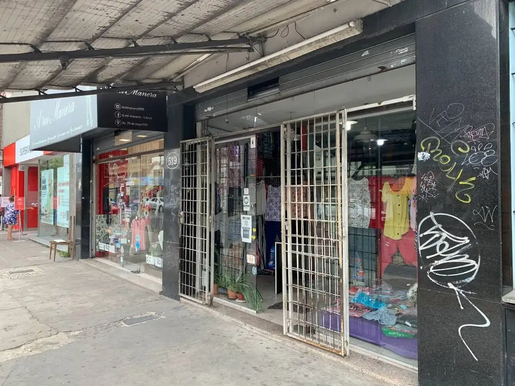 LOCAL de 46m2 cub aprox. a 5 cuadras de la Estación, zona bancaria y comercial, consulte!