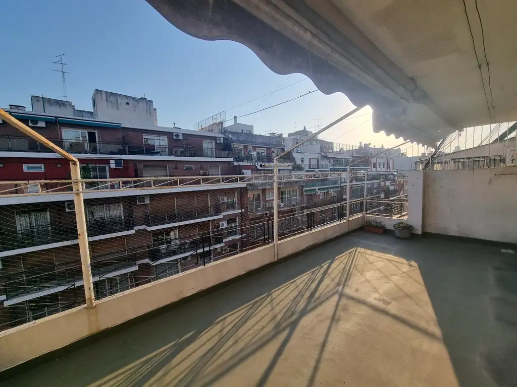 VENTA SEMIPISO 3 AMBIENTES CON GRAN TERRAZA PPIA EN RECOLETA!