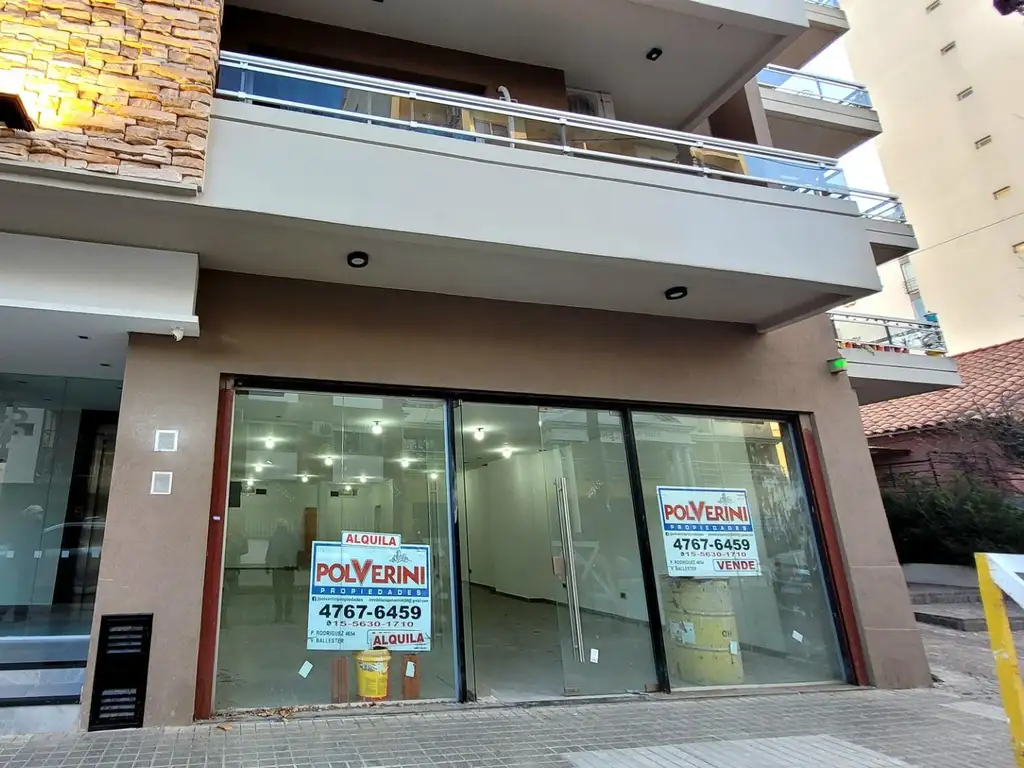 VILLA BALLESTER CENTRO: EXCELENTE LOCAL DE  6 x 14 m